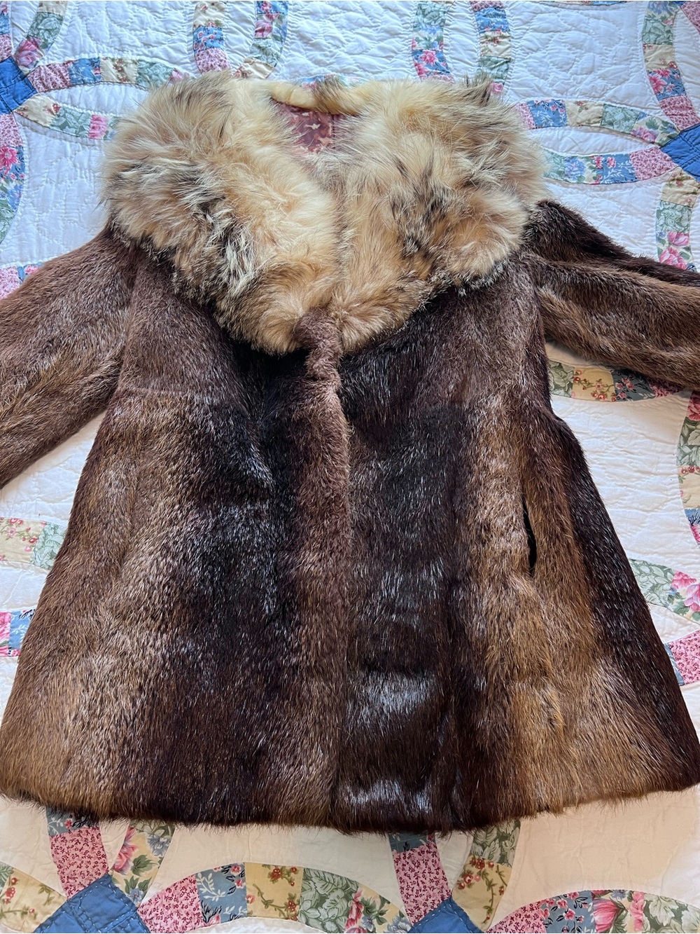 VTG Genuine Fur Statement Jacket Contrast Fluffy Collar Brown Satin Lining - Picture 8 of 16